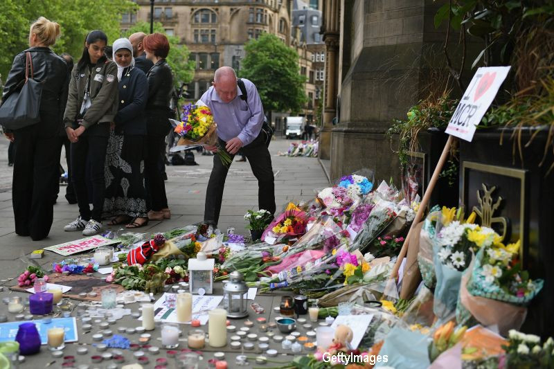 Politia britanica a facut publice numele mai multor victime ale atacului din Manchester: "Tacerea e asurzitoare"