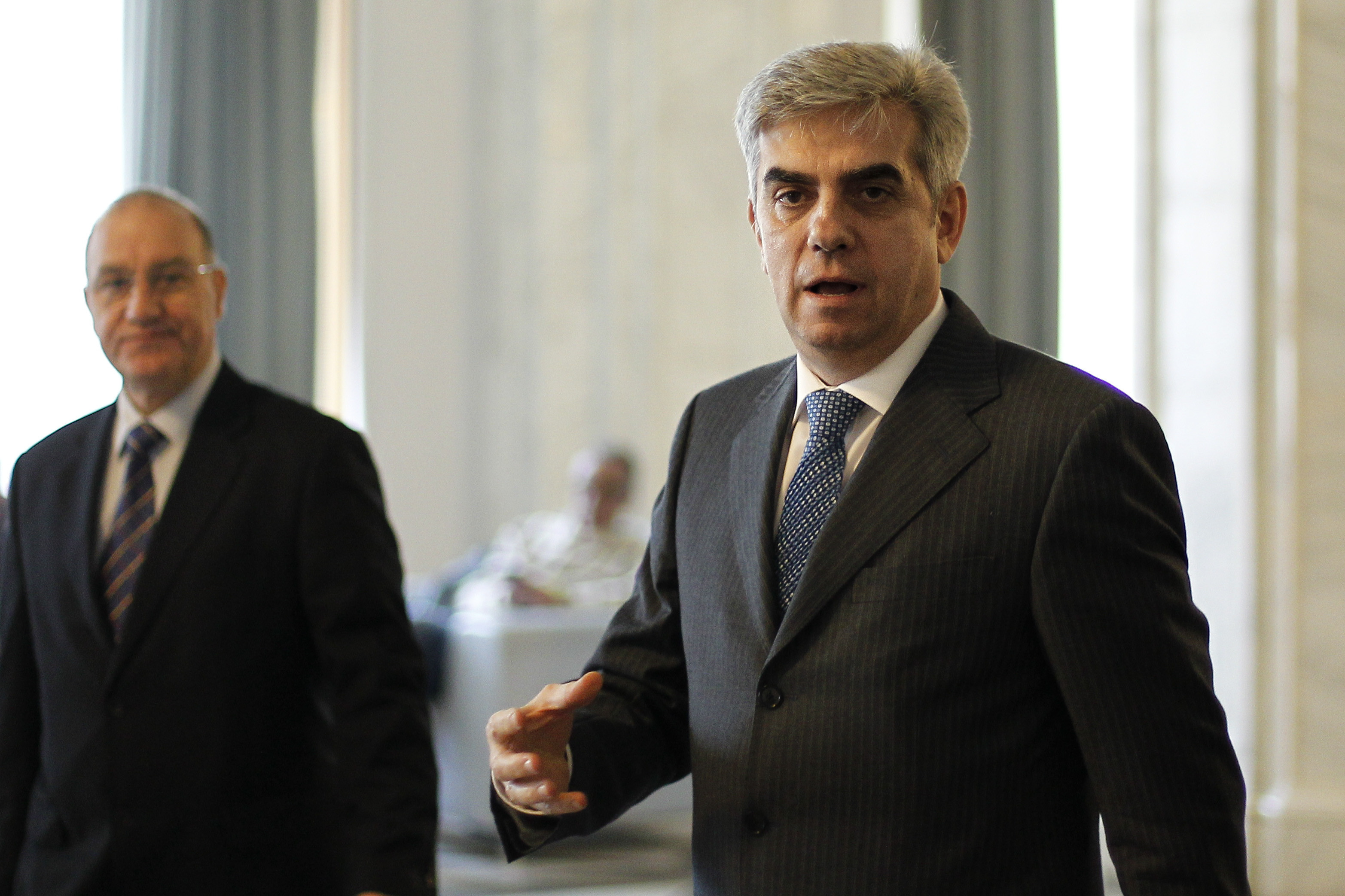 Fostul ministru al Sanatatii Eugen Nicolaescu a fost votat pentru postul de viceguvernator al BNR, cedat PNL de catre PSD