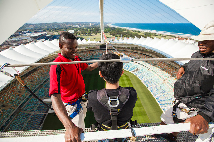 Stadionul care ofera cea mai extrema senzatie posibila! Cum arata cel mai mare salt cu coarda din lume