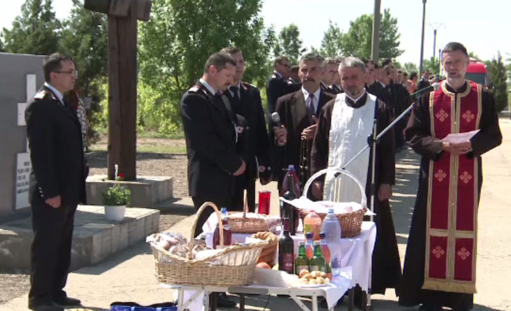 S-au implinit 13 ani de la tragedia din Mihailesti. Rudele si apropiatii victimelor au tinut o slujba de pomenire