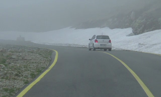 Transalpina, pregatita pentru redeschiderea de la 1 iunie. "Am terminat deszapezirea, montam indicatoarele"