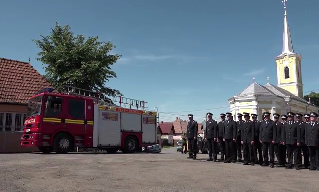 15 masini ale pompierilor din Marea Britanie, scoase din uz, au ajuns in Targu Mures: "Avem mare nevoie de ele"