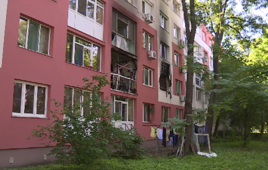 Tanarul care si-a incendiat apartamentul a fost arestat. Le-a spus anchetatorilor ca voia sa se converteasca la Islam