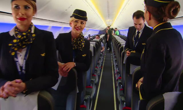 TAROM are, dupa 10 ani, primul avion nou si cu locuri multe. Ministrul Transporturilor: "Sunt corpolent, dar am loc"