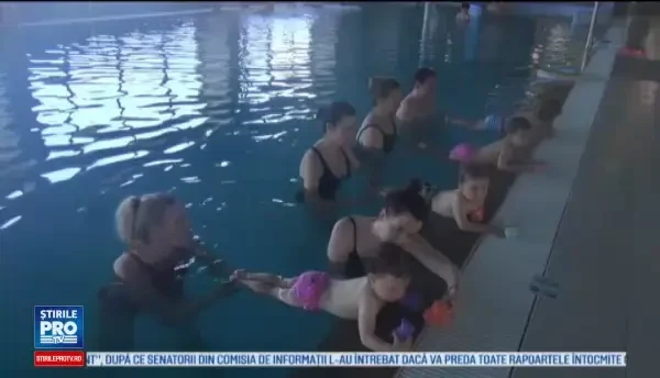 Primii pasi sunt importanti in viata. Daca sunt facuti in apa, aduc beneficii fizice dar si psihice