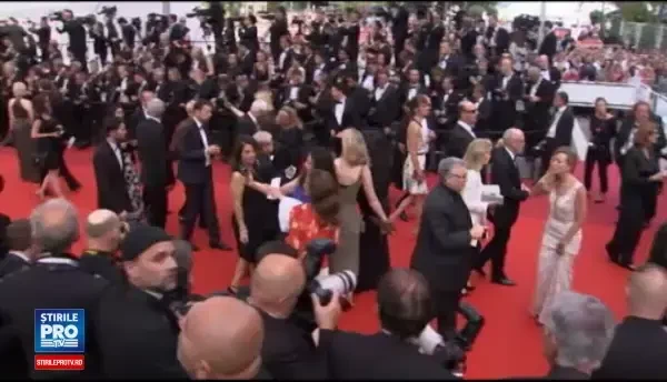Festivalul de la Cannes: Cum au aparut vedetele pe covorul rosu. Cristian Mungiu, printre invitati