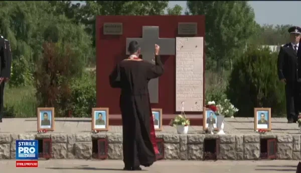 S-au implinit 13 ani de la tragedia din Mihailesti. Rudele si apropiatii victimelor au tinut o slujba de pomenire