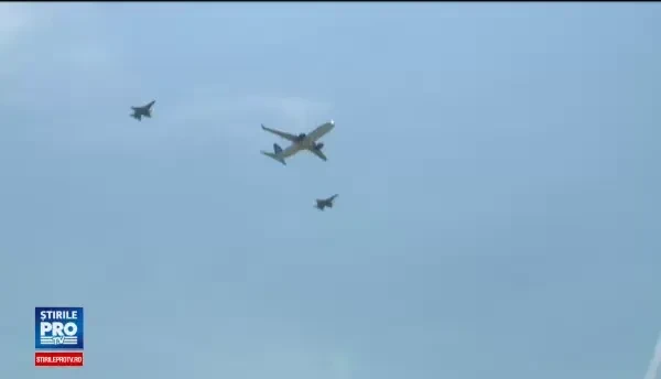 TAROM are, dupa 10 ani, primul avion nou, mic si cu locuri multe. Ministrul Transporturilor: Sunt corpolent, dar am loc