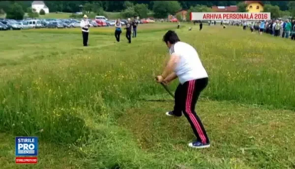 O femeie din Bihor a devenit pentru al treilea an consecutiv campioana Europei de Est, la cosit. Cu cine s-a intrecut Maria