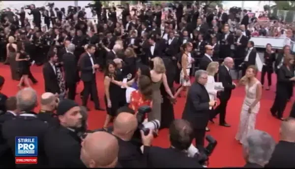 Festivalul de la Cannes: Cum au aparut vedetele pe covorul rosu. Cristian Mungiu, printre invitati