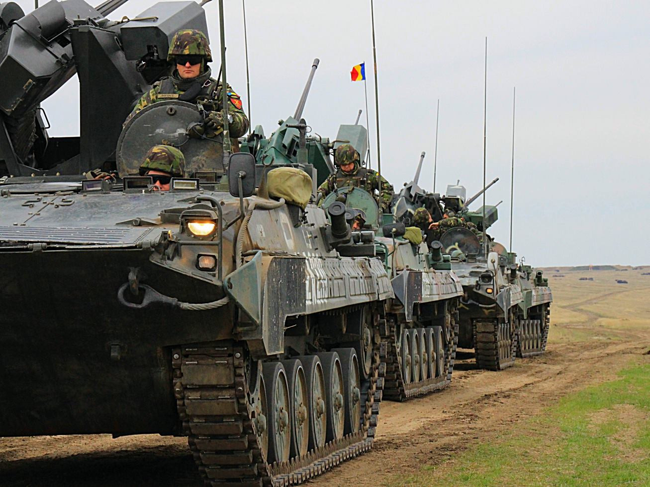 Romania a intrat in lupta contra ISIS, "creierul" terorismului mondial. Iohannis si Trump, strangeri de mana la summitul NATO