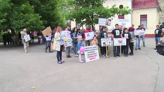 Zeci de oameni au participat la un protest in Oradea, ca sa atraga atentia asupra malpraxisului. Cine a initiat manifestatia