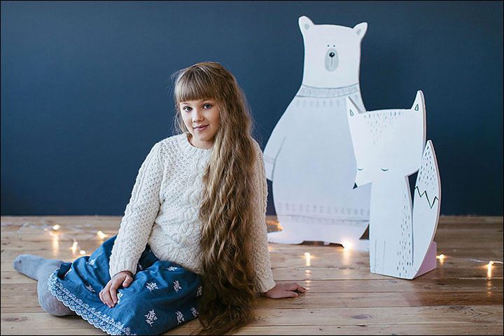 La doar 12 ani, lungimea parului ei atinge 139 de centimetri. Cum arata tanara supranumita "Rapunzel". FOTO