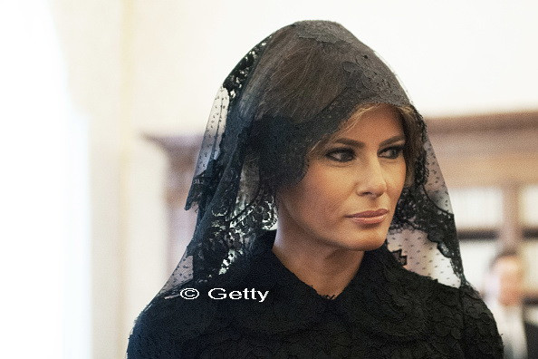 Melania Trump, criticata pe internet. De ce si-a acoperit de fapt capul la Vatican si nu a facut-o in Arabia Saudita