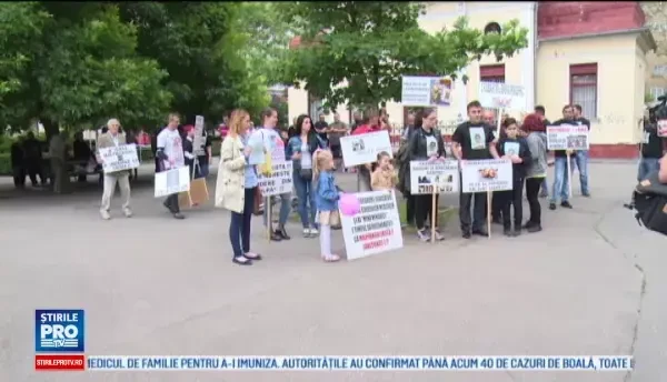 Zeci de oameni au participat la un protest in Oradea, ca sa atraga atentia asupra malpraxisului. Cine a initiat manifestatia