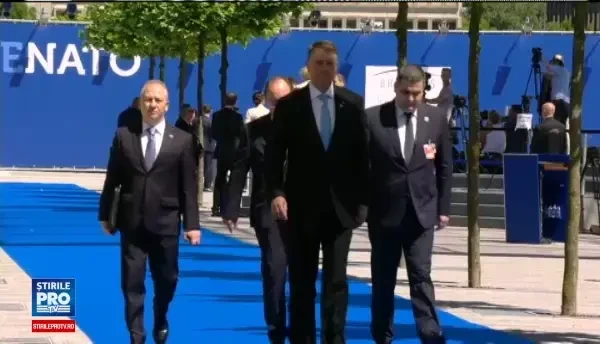 Presedintele Klaus Iohannis a ajuns la summit-ul unde NATO urmeaza sa adere la coalitia anti-ISIS. Ce rol va juca Romania