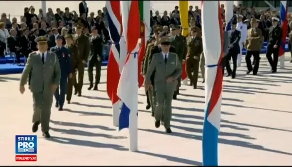 Romania a intrat in lupta contra ISIS, creierul terorismului mondial. Iohannis si Trump, strangeri de mana la summitul NATO