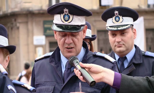 Piata Libertatii din Timisoara, biblioteca in aer liber. Cum au incercat organizatorii sa-i convinga pe oameni sa citeasca