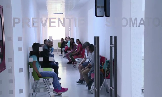 Gratie unei fundatii, zeci de copii sarmani din Cluj au ajuns, pentru prima data, pe scaunul medicului stomatolog