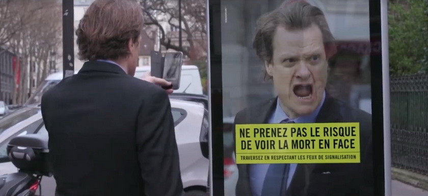 Si-au vazut moartea cu ochii! Experimentul incredibil facut pentru pietonii care traversau pe rosu