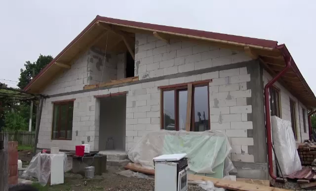 Ajutor nesperat primit de o familie din Satu Mare care a ramas fara casa dupa incendiu. "Inainte aveam doar 2 camere"