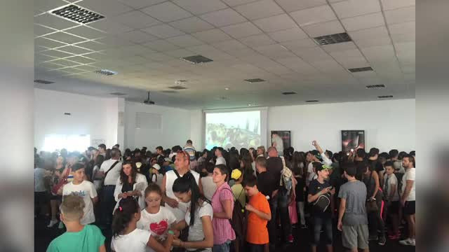 Umilinta nationala. Mii si mii de oameni stau si cate 5 ore in picioare ca sa obtina un pasaport