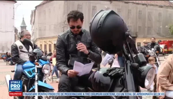 Piata Libertatii din Timisoara, biblioteca in aer liber. Cum au incercat organizatorii sa-i convinga pe oameni sa citeasca