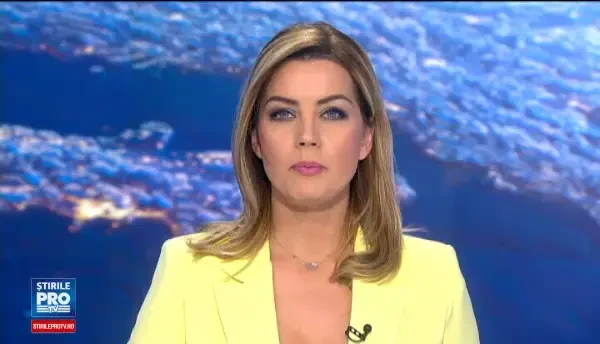 Doi copii din Prahova, care cresc aproape salbaticiti, rabda de foame si mananca din gunoaie. In ce stare e mama micutilor