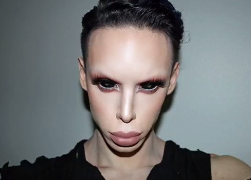 Gestul extrem la care vrea sa recurga pentru a arata ca un extraterestru. Motivul pentru care medicii l-au refuzat