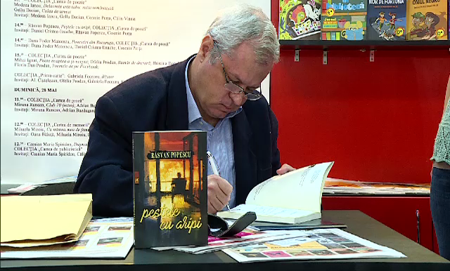 Scriitorul Rasvan Popescu si-a lansat la Bookfest volumul de proza scurta, "Pestele cu aripi"