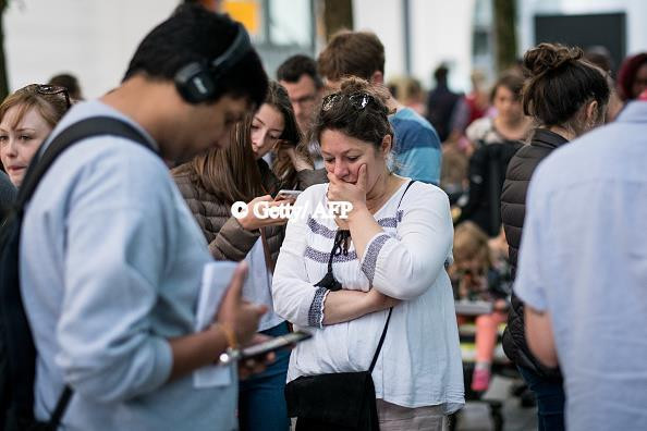Imaginile cu pasagerii care dorm pe jos in aeroporturi s-au viralizat. British Airways, daune de 150 de milioane de lire