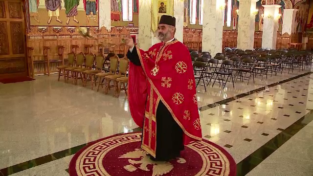 Cadelnita electronica si altarul cu telecomanda. Cum au reactionat enoriasii Catedralei din Jibou la tehnologie