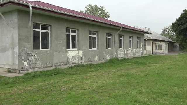Ruine in chip de scoli pentru copiii de la sate. Ce lucrari s-au facut la o institutie din Bacau, dupa 10 ani de santier