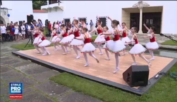 Ziua copilului a fost sarbatorita in avans la Palatul Elisabeta. Principesa Margareta a fost gazda pentru 1.000 de copii