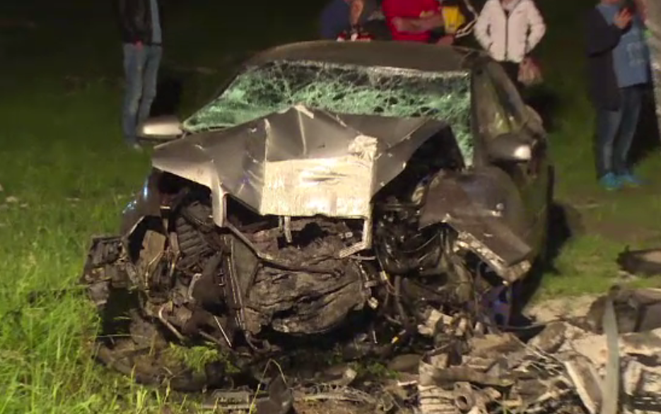 Soferita de 20 de ani cu permis de conducere de 1 an, cu fractura craniana dupa ce a doborat un stalp de electricitate