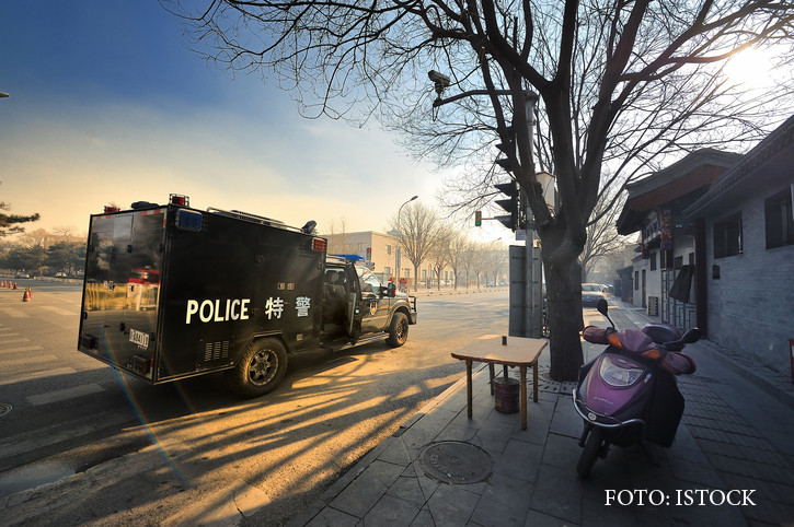 Un barbat cu probleme psihice a ucis 2 oameni si a ranit 18 in China. Omul era inarmat doar cu un cutit. VIDEO