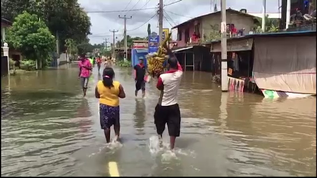120 de oameni au murit in inundatiile care au lovit Sri Lanka. Apelul autoritatilor pentru comunitatea internationala