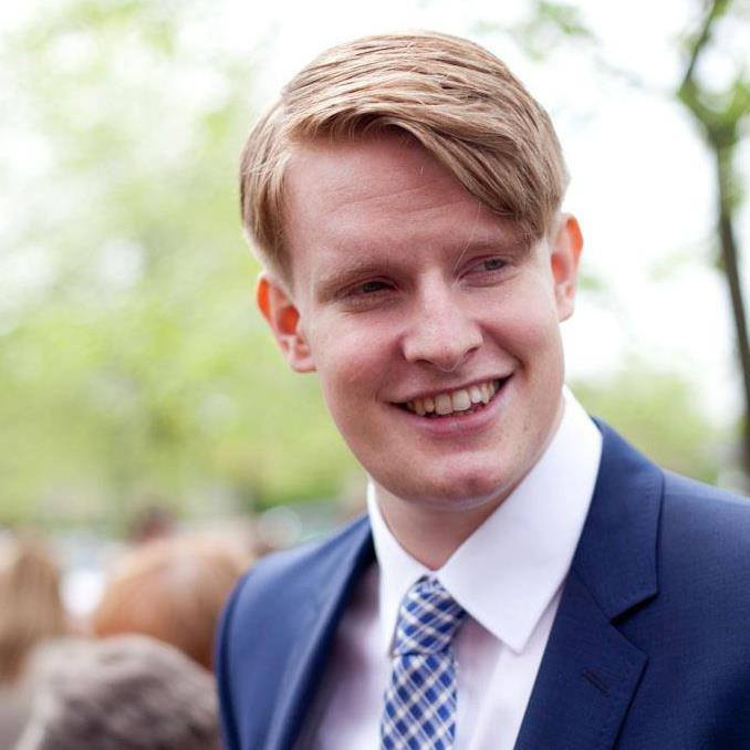 A invins de doua ori cancerul, dar radioterapia i-a deformat fata, dupa ce i-a cazut o bucata din maxilar. Cum arata barbatul