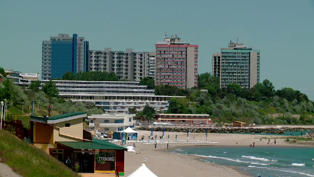 Cele doua fețe ale litoralului. Mamaia si Vama Veche sunt rezervate aproape 100%, Neptun, Costinesti si Eforie par parasite