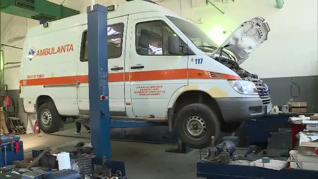 Achizitia de ambulante, blocata de conflictul dintre doua ministere. Cate masini sunt necesare