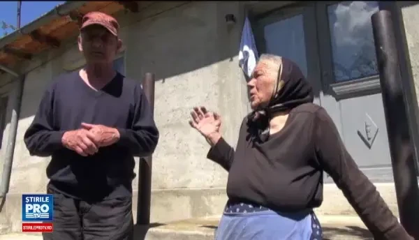 Batrana de 83 de ani, pacalita prin metoda accidentul. Un barbat s-a dat drept fiul ei si i-a sustras 600 de euro