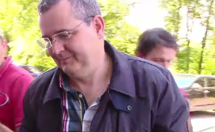 Medic radiolog, banuit ca a mituit o comisie de examinare cu bunuri de lux si servicii de cazare