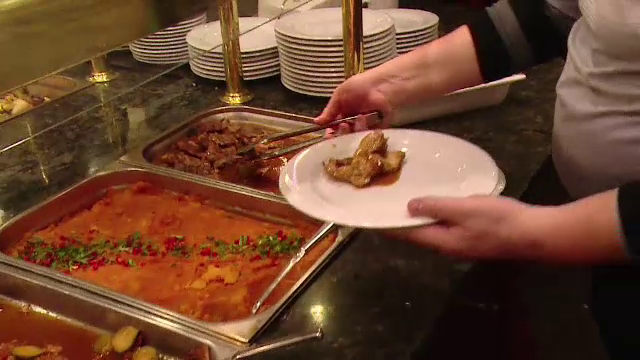 Mirii si zeci de nuntasi au ajuns la spital dupa petrecere: "Am mancat tot ce s-a dat". Primele masuri luate de autoritati