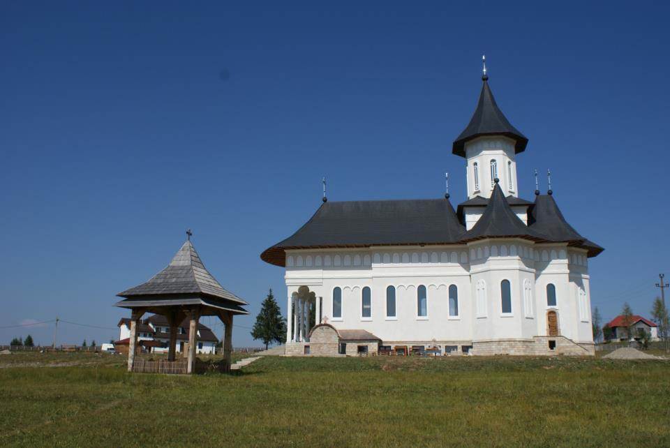 Gestul facut de calugarul acuzat ca a lasat gravida o enoriasa. Localnicii, impartiti intre "rusinos" si "nu putem judeca"