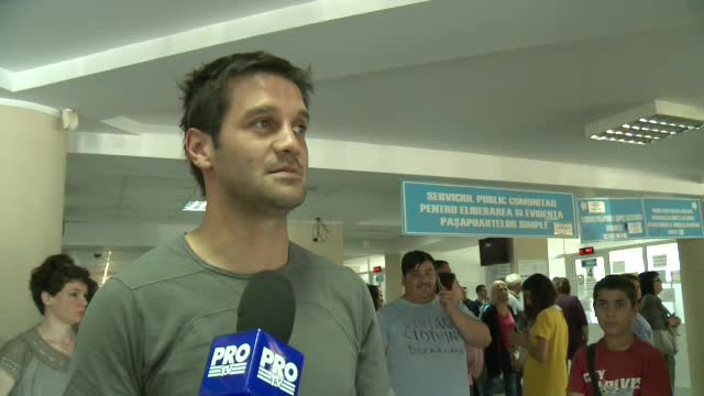 Cozi uriase la Pasapoarte, in Pipera. Cristi Chivu, printre cei care au abandonat sa mai astepte la rand