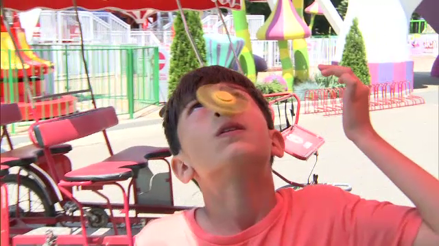 Spinnerul, noua jucarie preferata a copiilor. Psihologii prezinta efectele pozitive si negative ale utilizarii ei