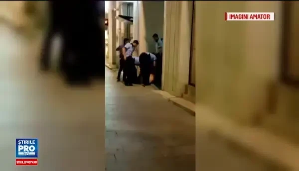 Tentativa de furt in centrul Capitalei. Ce a facut un barbat dupa ce a fost prins incercand sa jefuiasca doi tineri