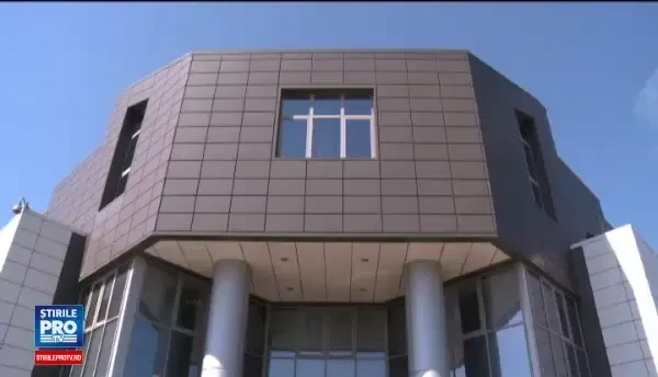 Cozi uriase la Pasapoarte, in Pipera; Cristi Chivu, printre cei care au abandonat . Solutia autoritatilor: sa se mute la mall