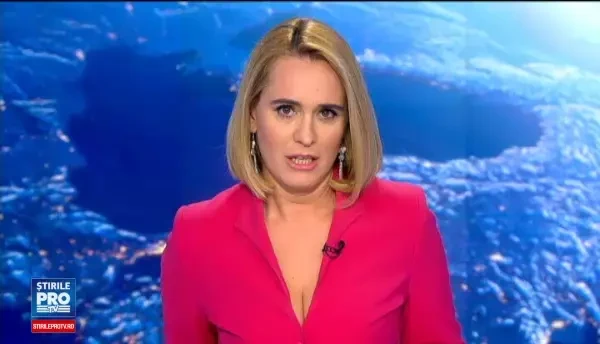 O barca plina cu migranti a luat foc in Mediterana. Ce s-a intamplat cu zecile de oameni care au ajuns in apa