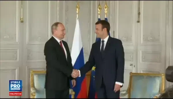 Macron, declaratii indraznete de fata cu Putin. Analistii sustin ca presedintele rus nu i-ar fi acceptat asta lui Hollande